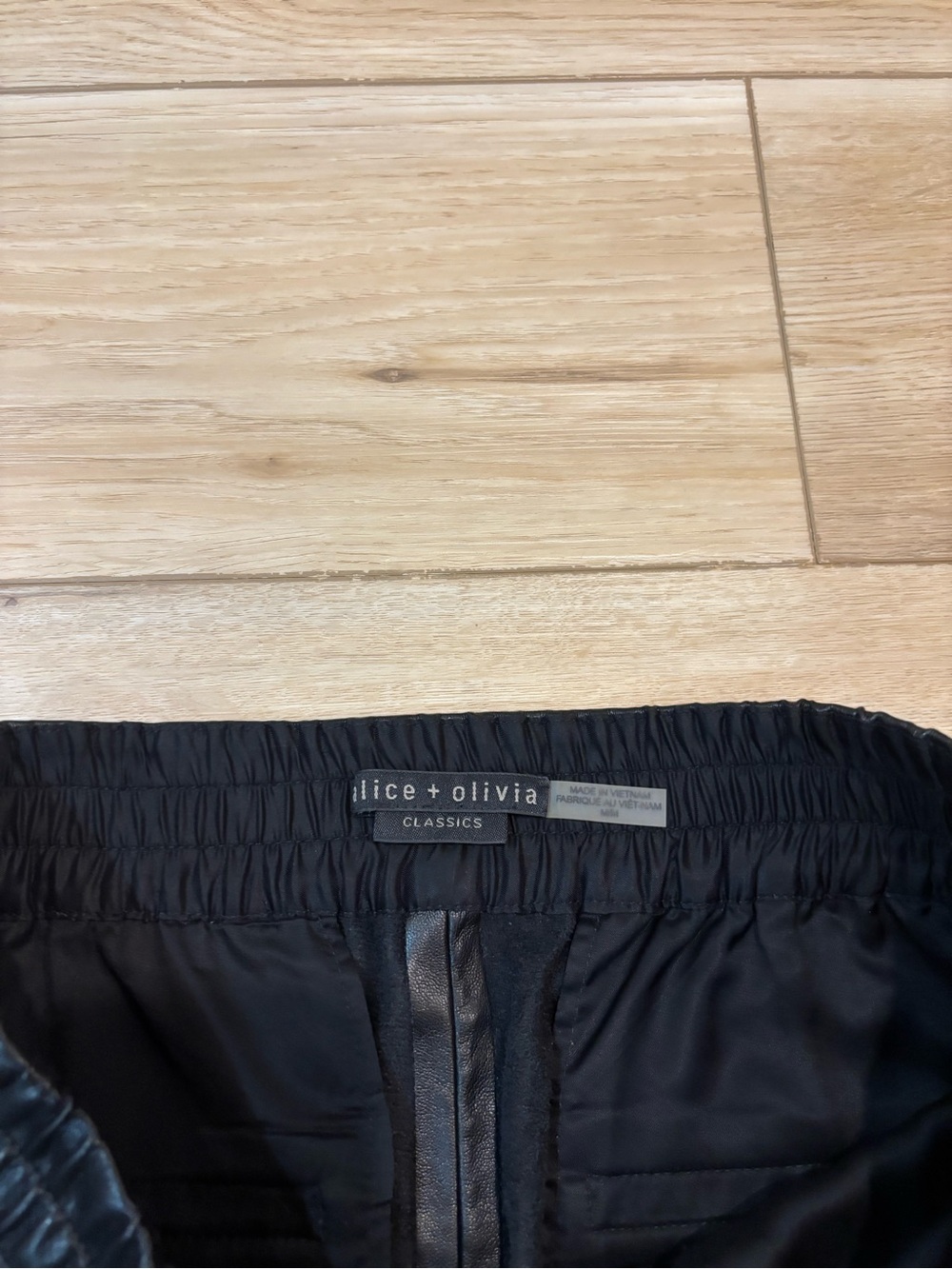 Alice + Olivia classics Pete jogger vegan faux leather pants medium m - Picture 4 of 11
